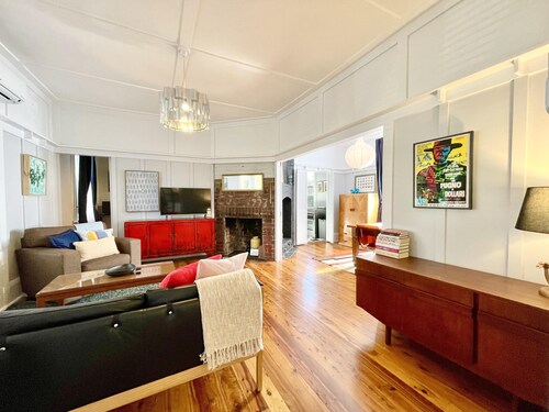 Barton Cottage - 3 Bedroom, 1.5 Bathroom, A/C, Bath, Pet-Friendly, Accessible