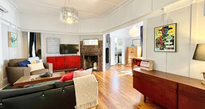 Barton Cottage - 3 Bedroom, 1.5 Bathroom, A/C, Bath, Pet-Friendly, Accessible