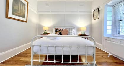 Barton Cottage - 3 Bedroom, 1.5 Bathroom, A/C, Bath, Pet-Friendly, Accessible