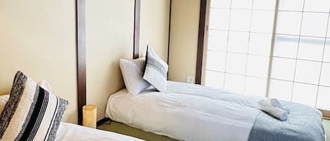 2 bedrooms, desk, free WiFi, bed sheets
