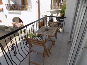 Apartment | Balcony - Beautiful Modern apt in Skiathos (Skiathos)