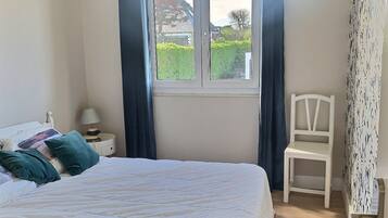 2 slaapkamers, een strijkplank/strijkijzer, gratis wifi
