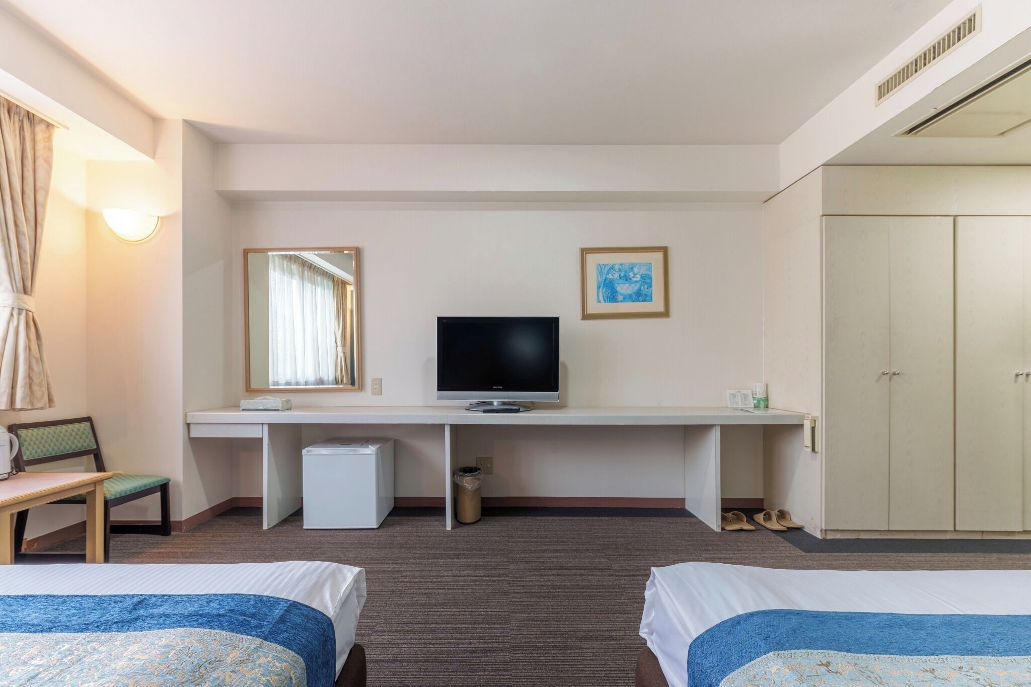 1 室のベッドルーム、デスク、WiFi (無料)、ベッドシーツ