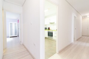 Fridge, microwave, oven, dishwasher - Global Properties: 4-bedroom apartment 100 m from the beach (Puerto de Sagunto)