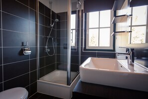 Shower, towels