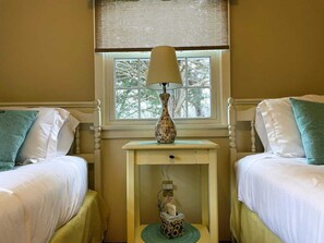 3 slaapkamers, een strijkplank/strijkijzer, gratis wifi, beddengoed