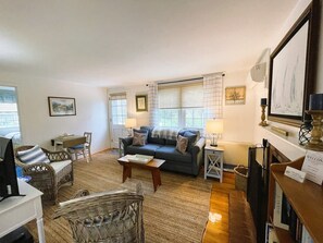 Smart TV, fireplace, books, stereo
