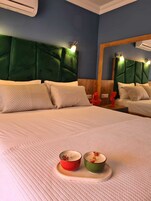 Minibar, wifi gratis y ropa de cama 