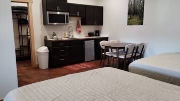 Iron/ironing board, free WiFi, bed sheets