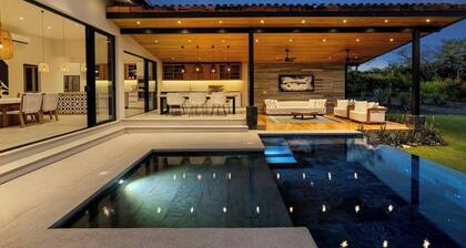 Modern Tropical House I Beach club membership I Golf course view I Daily housekeeping