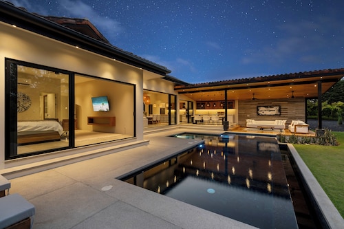 Modern  Tropical House I Beach club membership I Golf course view I Daily housekeeping