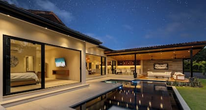 Modern Tropical House I Beach club membership I Golf course view I Daily housekeeping