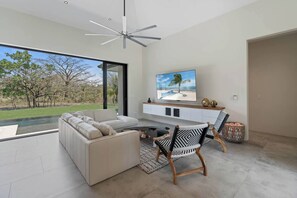 Smart TV - Modern  Tropical House I Beach club membership I Golf course view I Daily housekeeping (Reserva de Golf, Hacienda Pinilla)