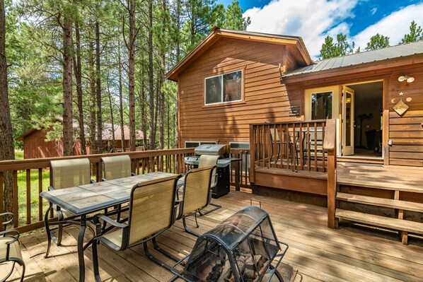 Outdoor dining - Pet-friendly cabin in the pines | Decks w/grill | <10 to skiing (Angel Fire)