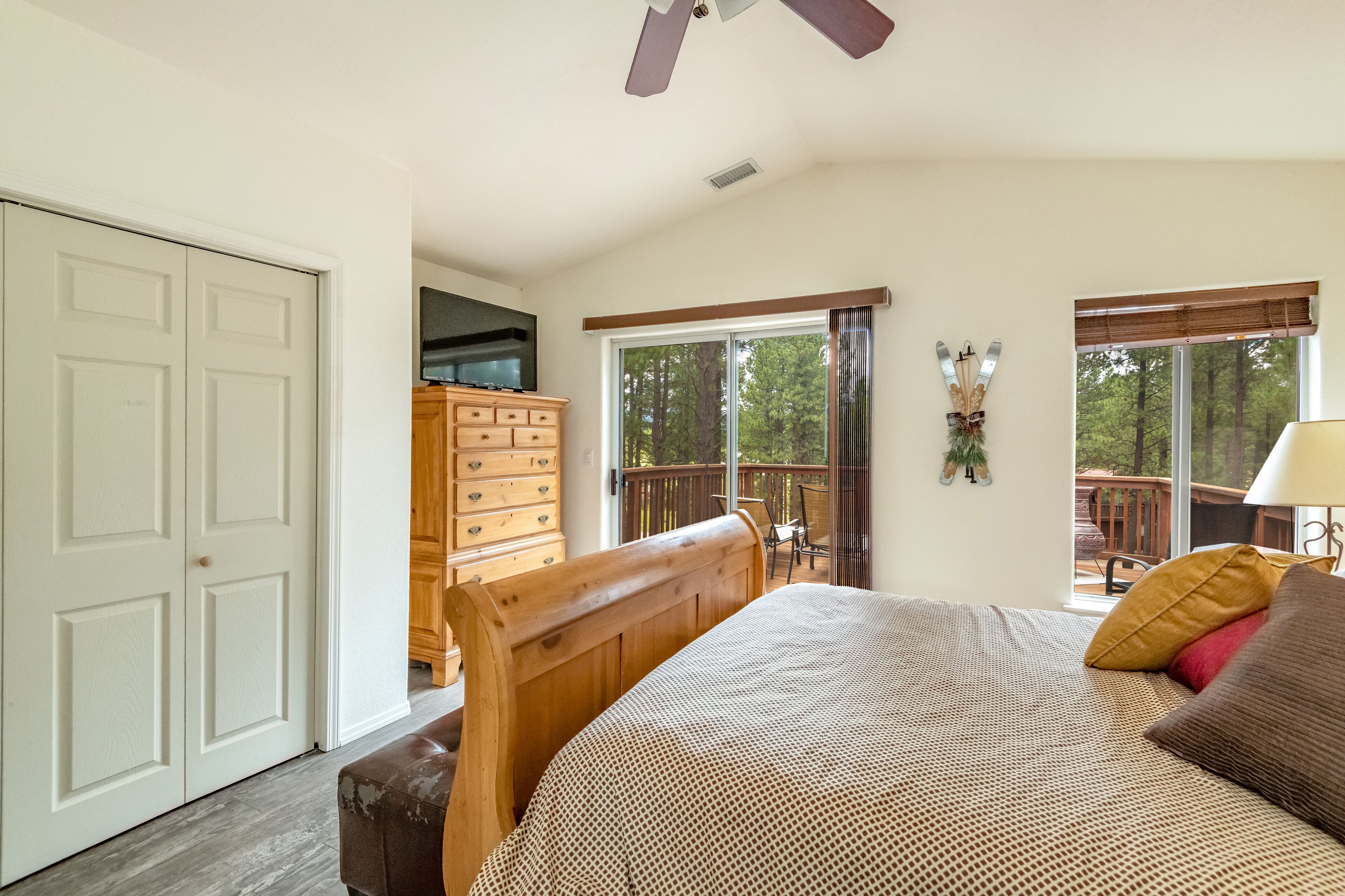 3 chambres, accès au Wi-Fi (inclus), literie fournie