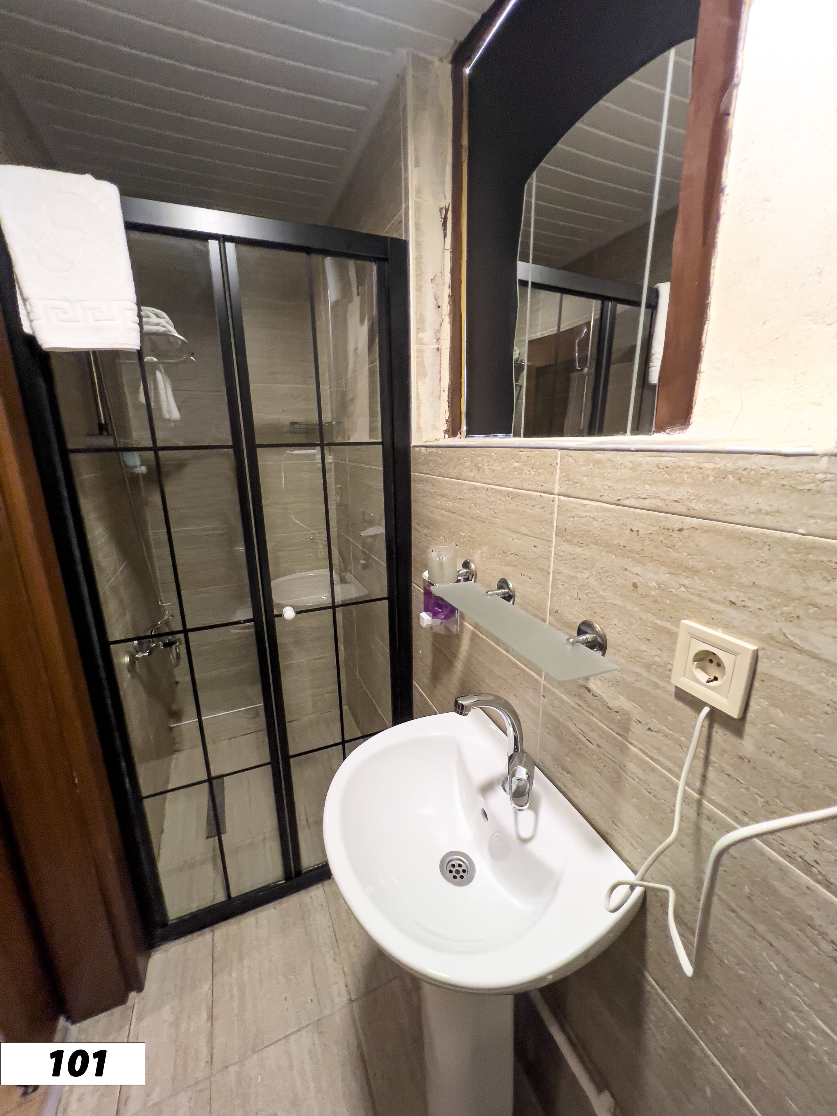 Economy Double Room, 1 Double Bed, Courtyard Area | Bathroom | Shower, rainfall showerhead, hair dryer, towels