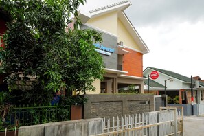 Front of property - OYO 90045 Annafi Apartel (Ngaglik)