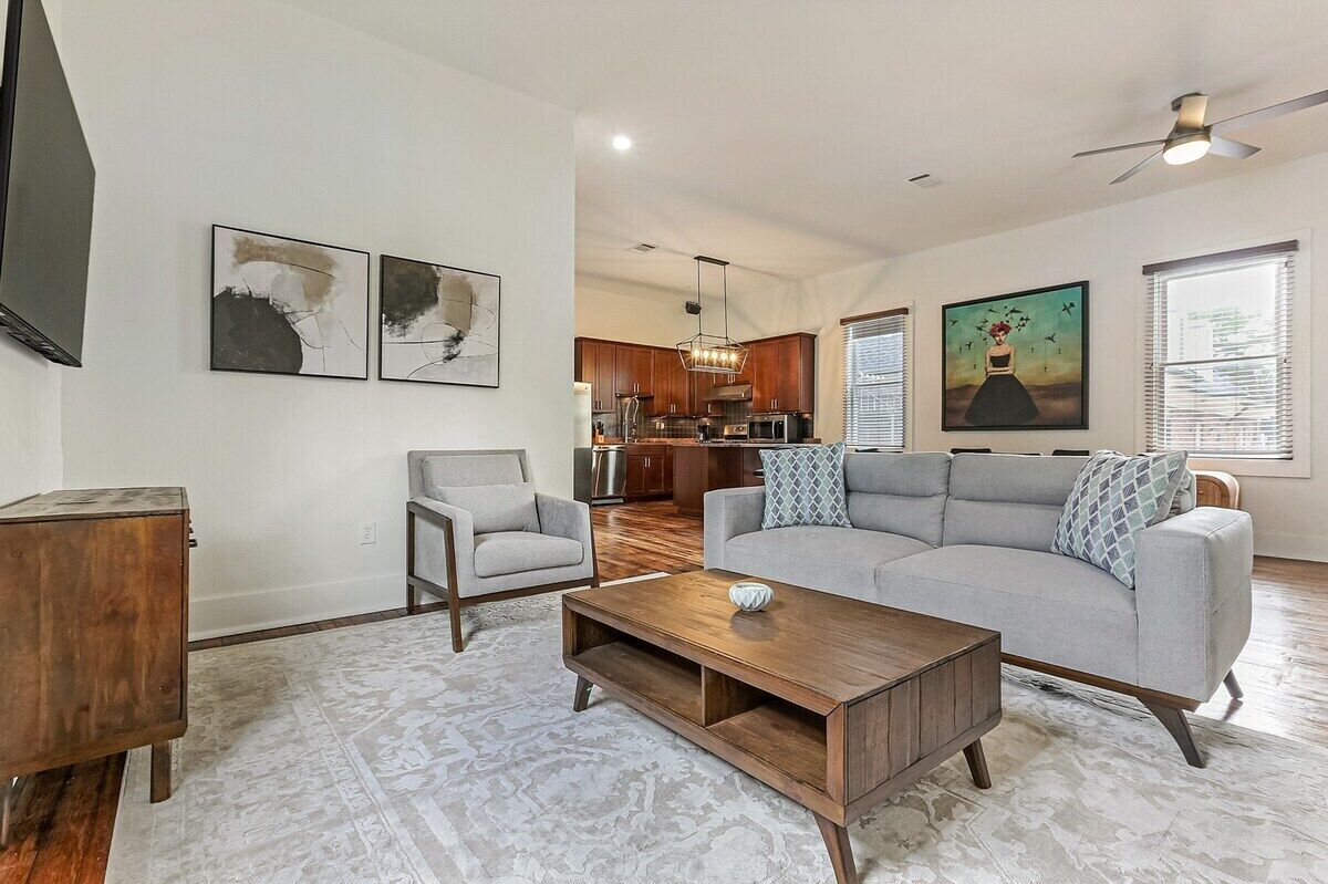 Mid-City Home, 8 Beds by Streetcar w/ Outside Bar