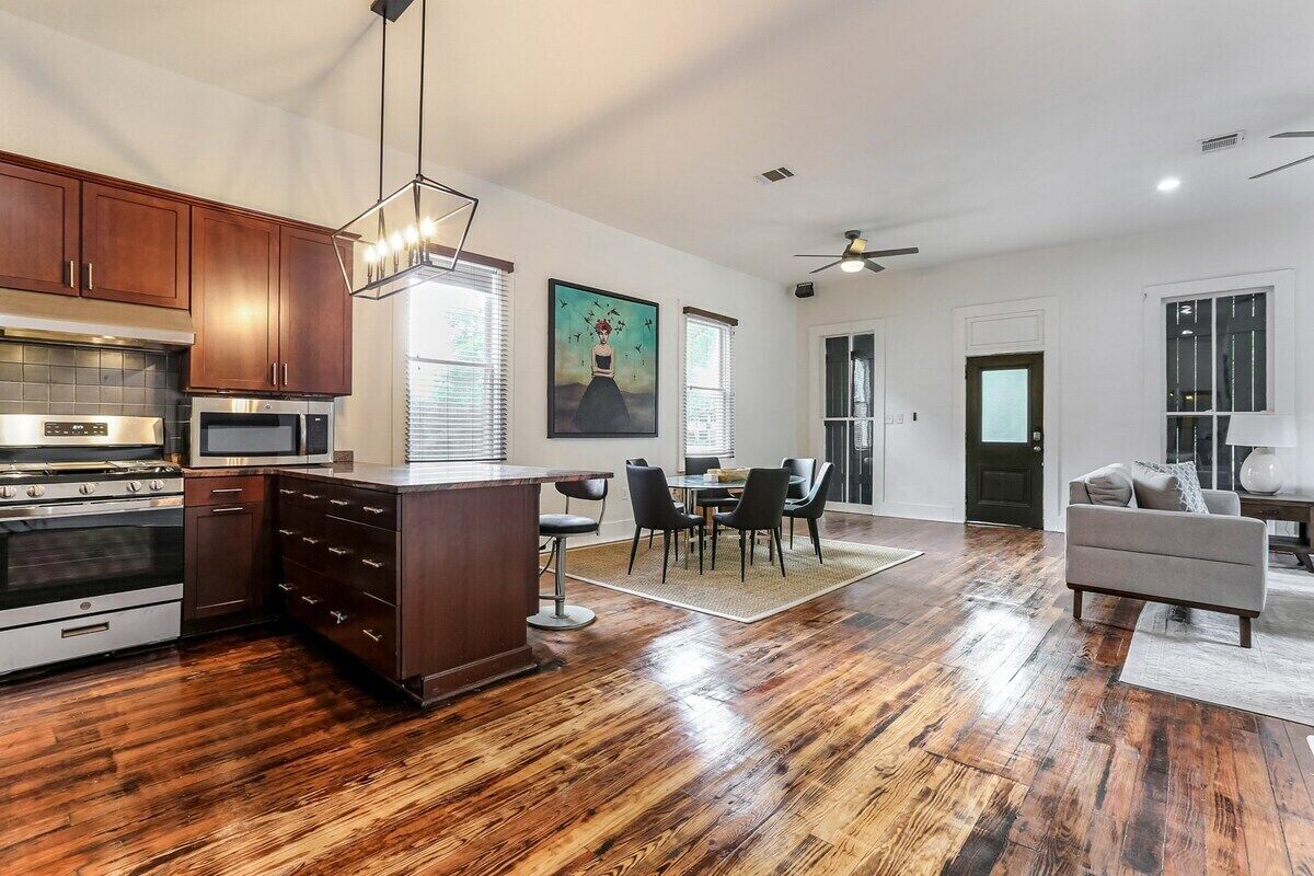 Mid-City Home, 8 Beds by Streetcar w/ Outside Bar