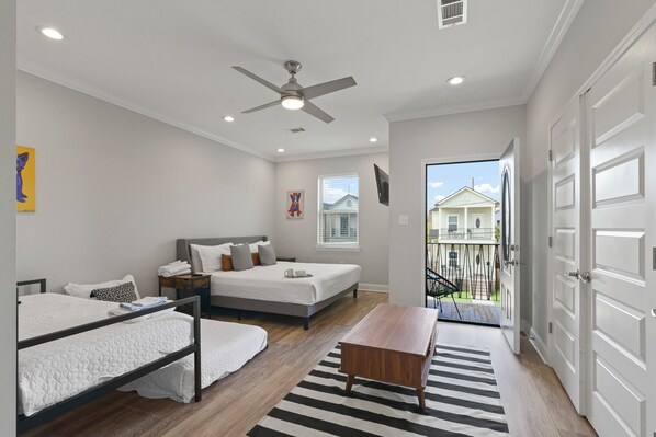 6 bedrooms, desk, iron/ironing board, free WiFi