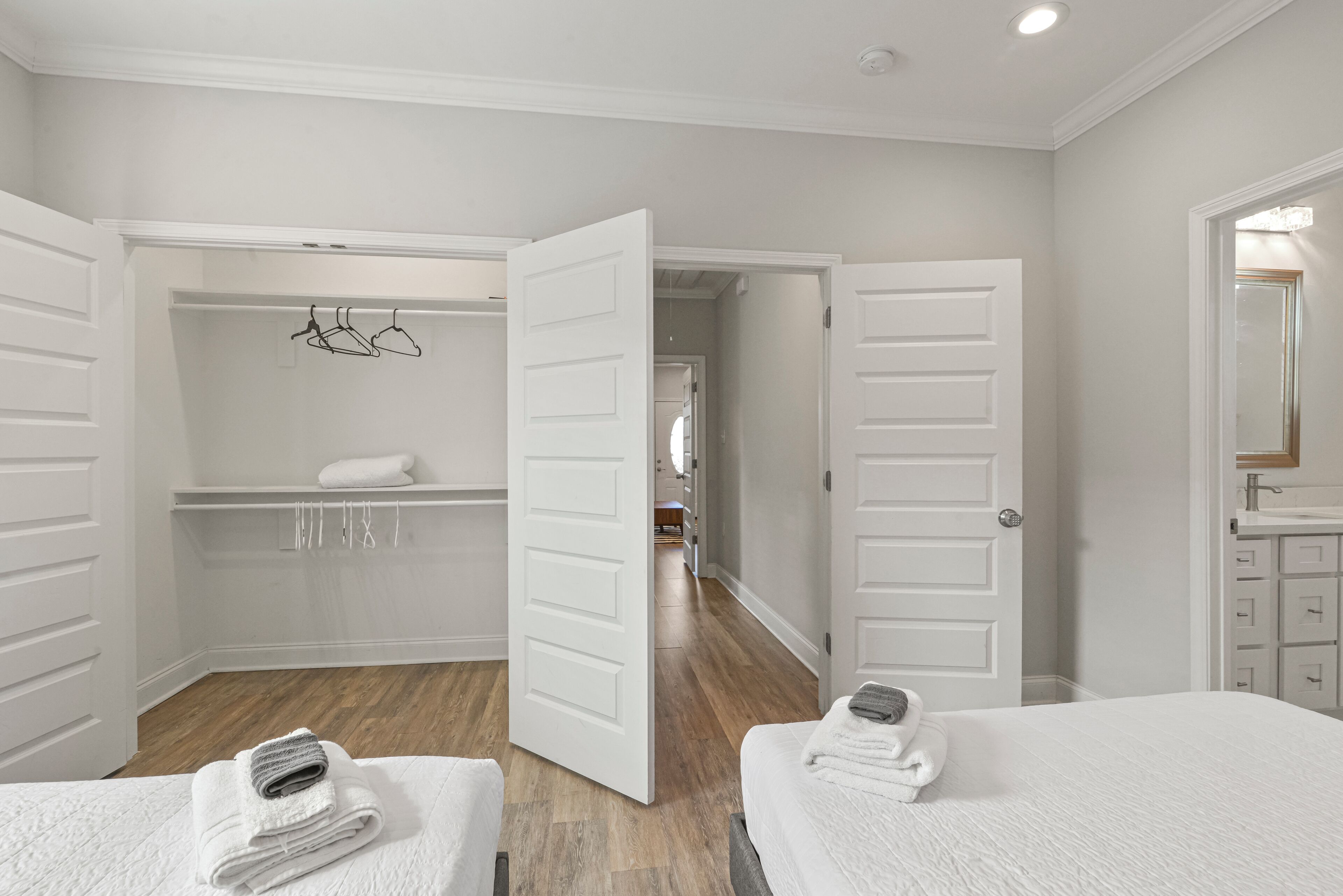 5 chambres, bureau, fer et planche à repasser, Wi-Fi gratuit