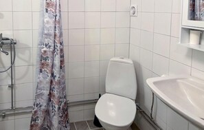 Shower - Amazing home in Hovenäset with kitchen (Hovenäset)