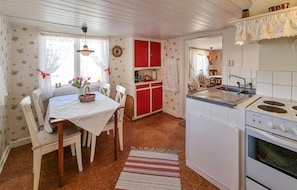 Frigorífico, horno, placa de cocina y lavavajillas