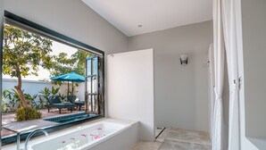 Deluxe Villa, 1 King Bed, Pool View | Bathroom | Designer toiletries, hair dryer, bathrobes, slippers - Amazing Palm Resort (Siem Reap)