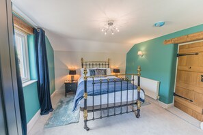 5 bedrooms, iron/ironing board, travel cot, free WiFi - 18th Century Farmhouse recently renovated into a Rural Luxury Home (Grayrigg Kendal Cumbria)
