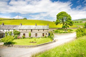 Exterior - 18th Century Farmhouse recently renovated into a Rural Luxury Home (Grayrigg Kendal Cumbria)