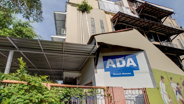 A building with a sign reading "ADA Guest House." - Hotel O Ada Guest House (Medan)