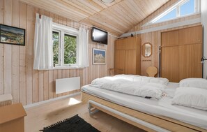 4 bedrooms, travel cot, free WiFi