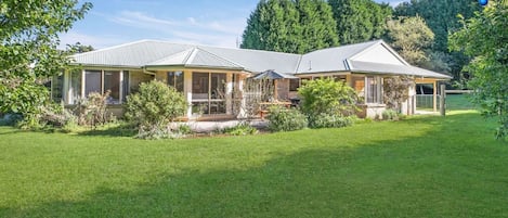 المنشأة من الخارج