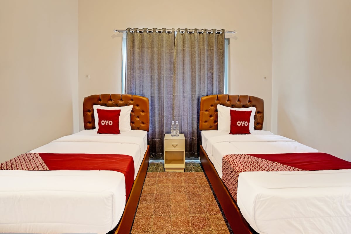 Habitación Deluxe con 2 camas individuales | Escritorio, wifi gratis y ropa de cama