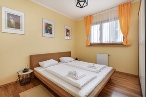 2 bedrooms, iron/ironing board, WiFi, bed sheets