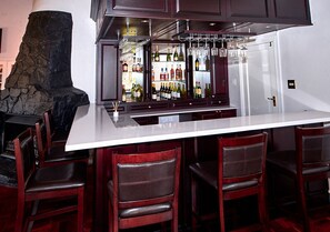 Bar (trong khuôn viên)