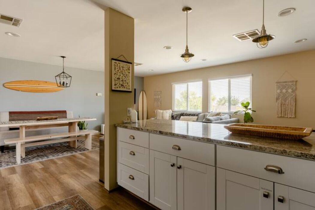 Darling Desert Abode w/Hot-tub + Game Room