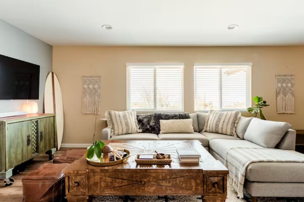 Darling Desert Abode w/Hot-tub + Game Room