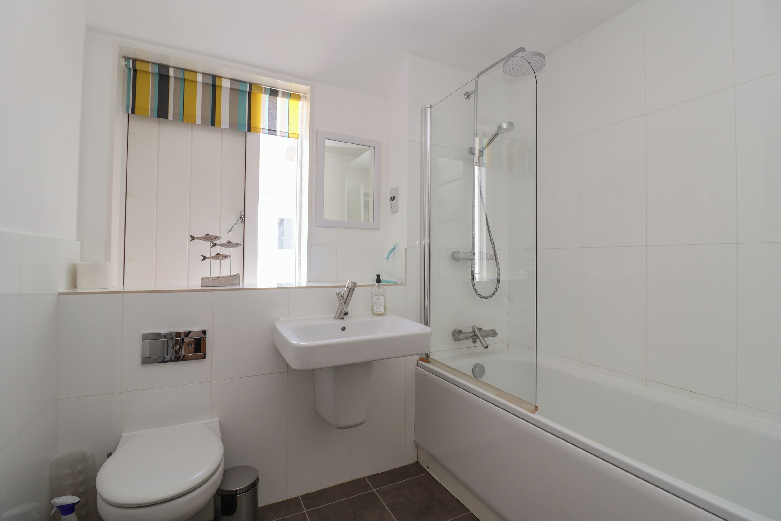 Cottage | Bathroom | Shower, hair dryer