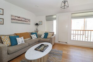 Cottage | Living area