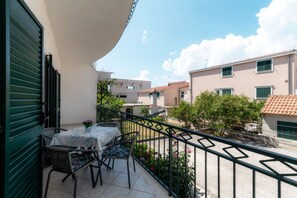 Outdoor dining - Ignacija 3 - Apartment 4+1, 150 m from the beach (Okrug Gornji)