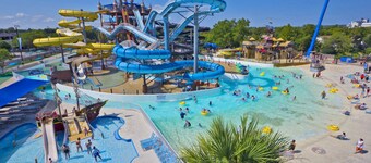 Casa Olivo - New build with pool and hot tub, 3/3 sleeps 8!