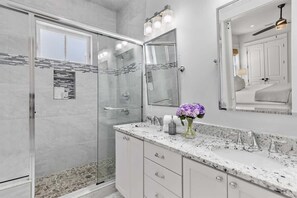 Combined shower/bathtub, hair dryer, towels - Barefoot Cottage | 6-Seater Golf Cart | Pool Access (Santa Rosa Beach)