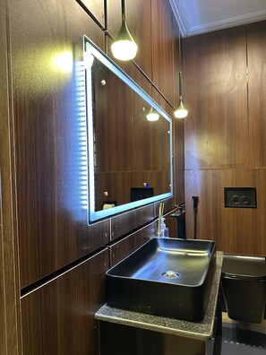 Serviettes fournies, savon, shampoing