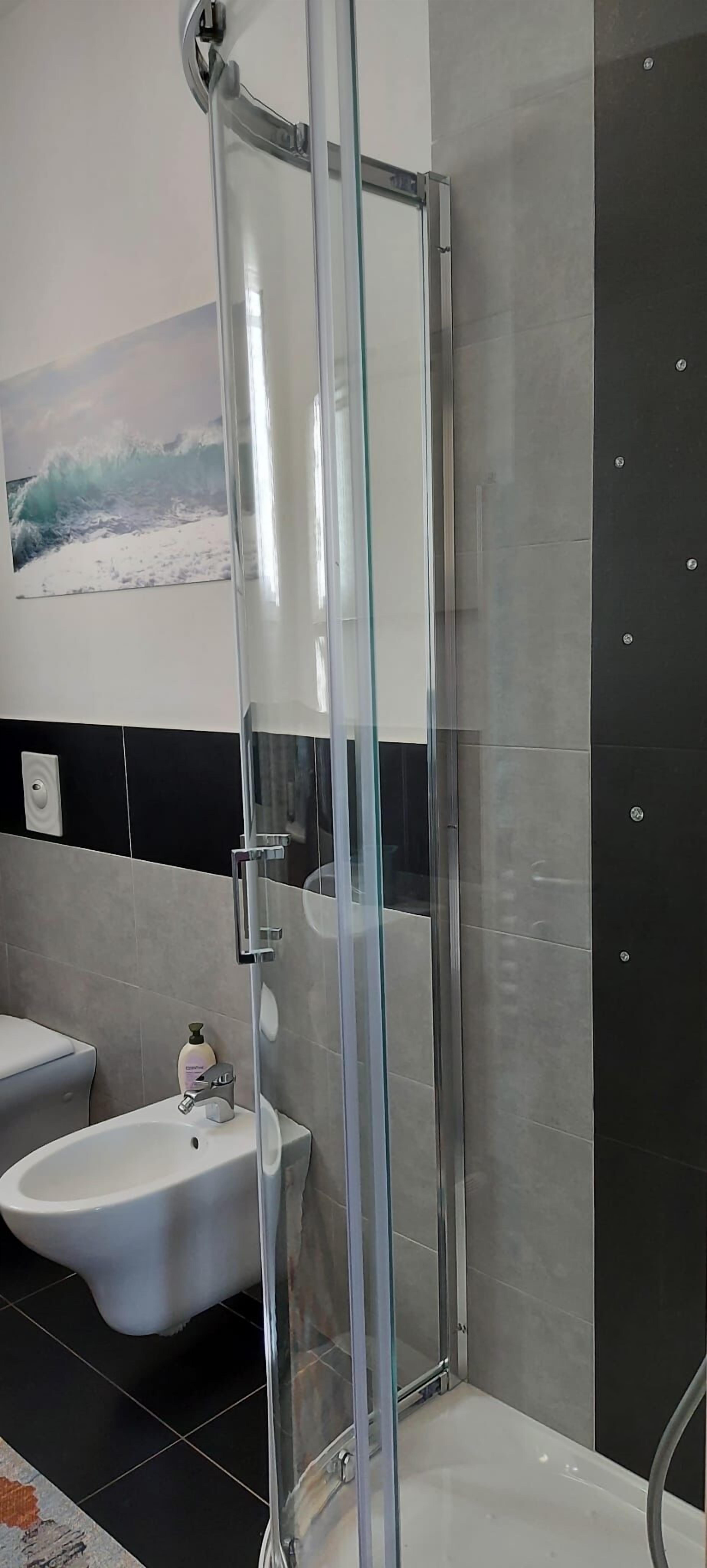 Doccia, asciugacapelli, bidet, asciugamani
