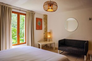 2 chambres, fer et planche à repasser, lit parapluie, Wi-Fi gratuit