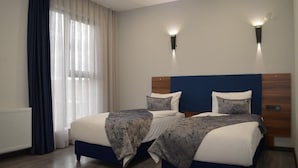 Habitación estándar con 2 camas individuales, 2 camas individuales | Ropa de cama de alta calidad, escritorio y wifi gratis