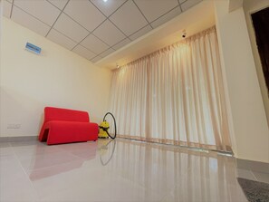 Chambre Double Confort | Coin séjour