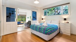 3 bedrooms, travel cot, WiFi, bed sheets - The Anchorage Cottage (McCrae)