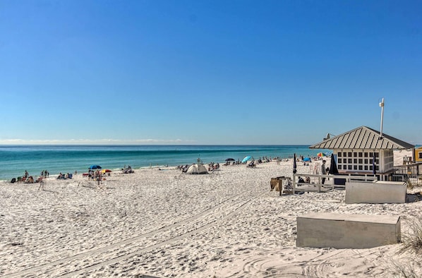 Apartment (0 Bedroom) | Interior - Studio w/ Pool Access - Walk to Miramar Beach! (Miramar Beach)